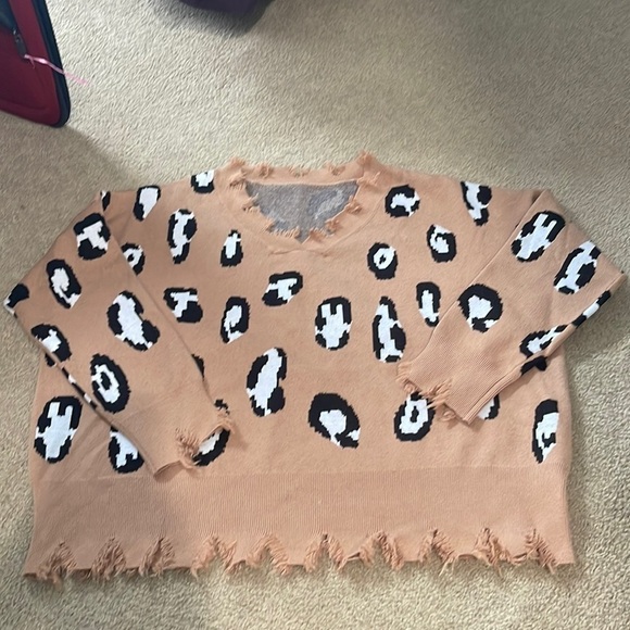 Sweaters - Cozy Warm Distressed Leopard Print V-neck Sweater Shirt Size Large